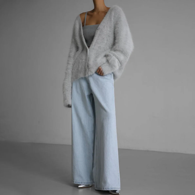 NUVÉA™ | Cardigan luxueux à col en V et duveteux