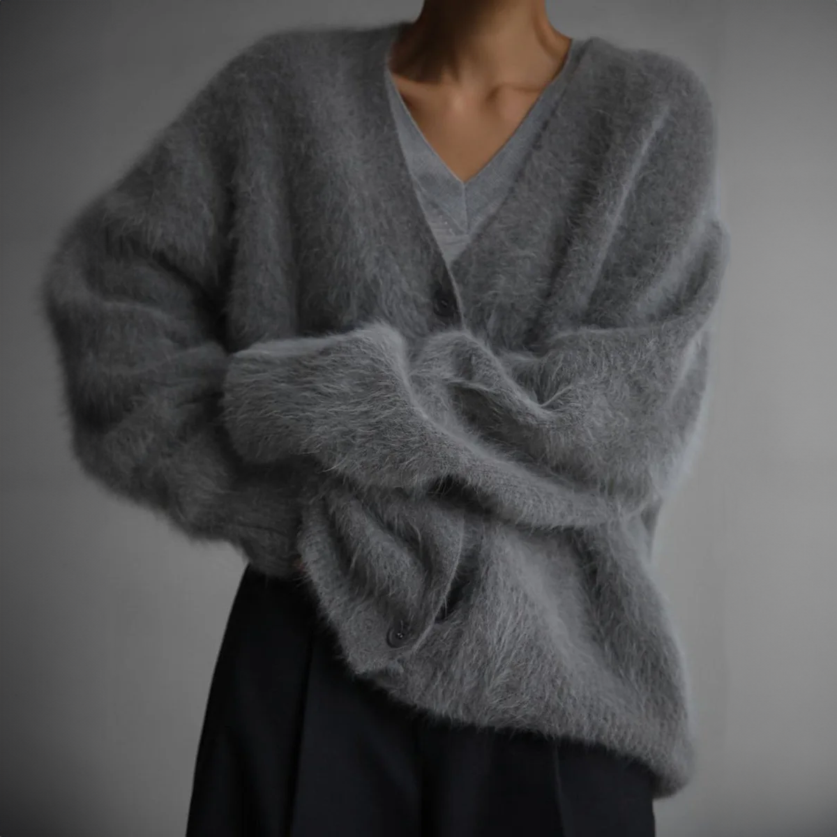 NUVÉA™ | Cardigan luxueux à col en V et duveteux
