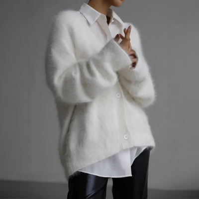 NUVÉA™ | Cardigan luxueux à col en V et duveteux