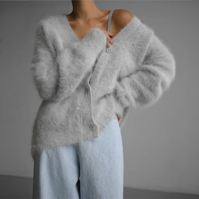 NUVÉA™ | Cardigan luxueux à col en V et duveteux